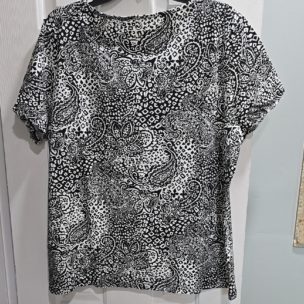 Jones New York Black and White Top - Picture 10 of 10